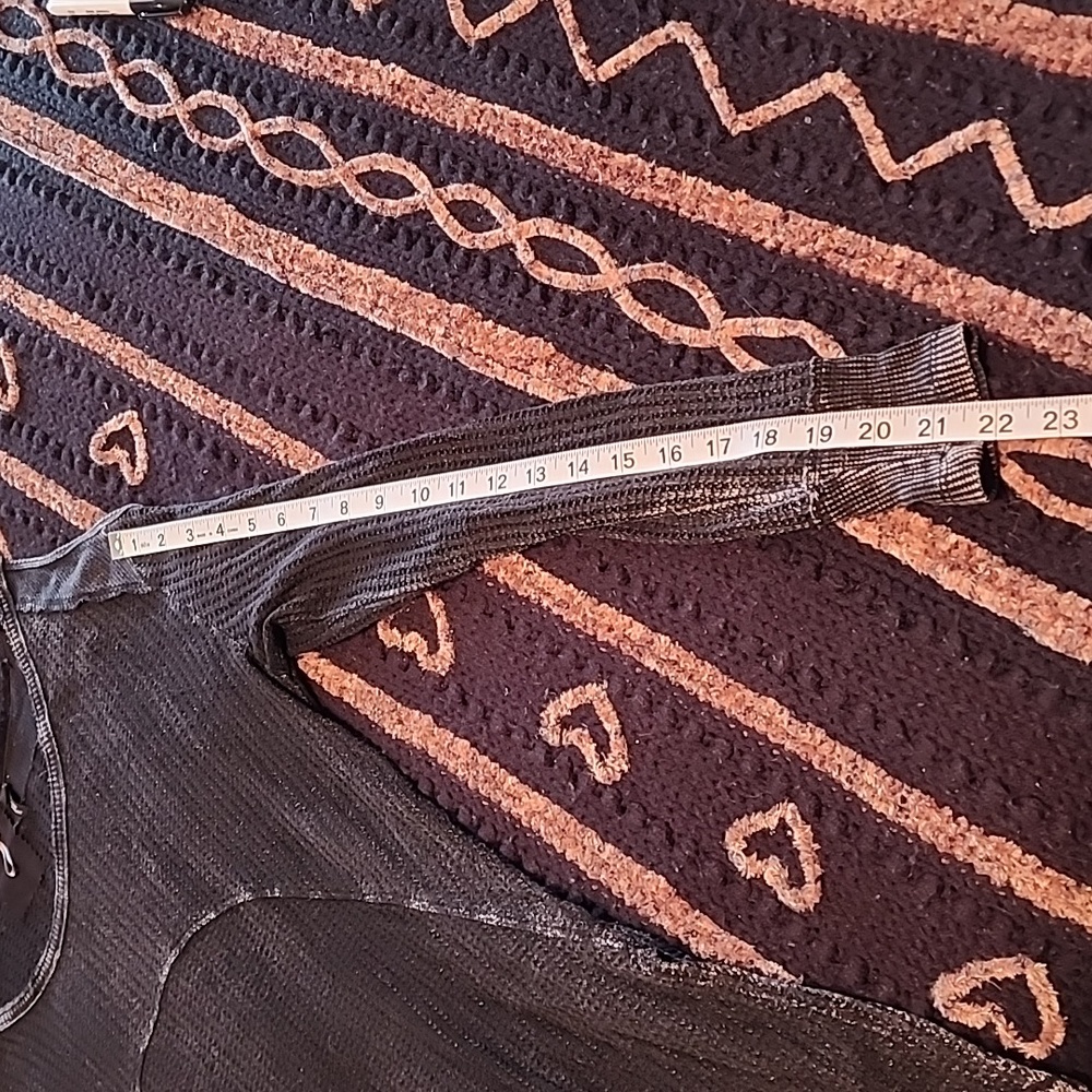 Buffalo open shoulder top - Picture 5 of 9